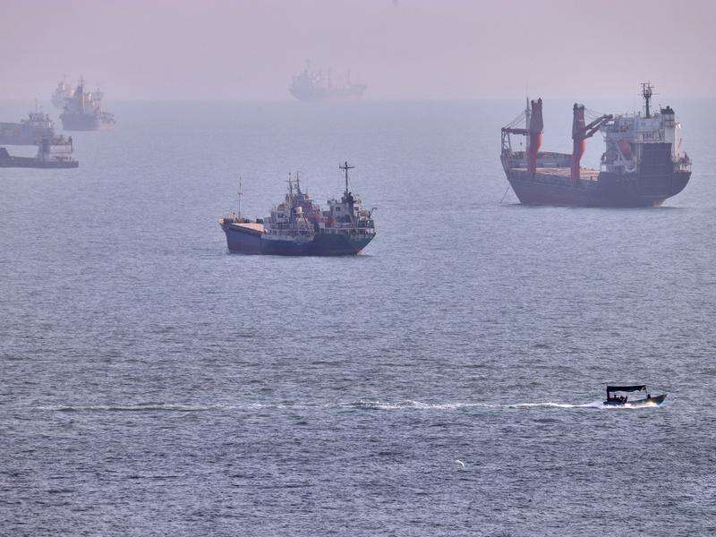 Iran says Hormuz deal close, not close enough to open
