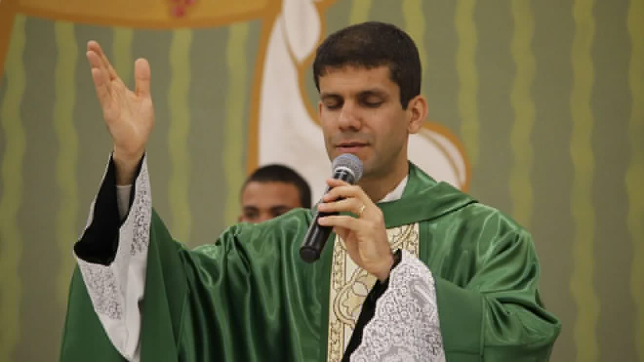 Padre do interior de SP é excomungado após aderir a grupo que desafia autoridade do papa Leão XIV