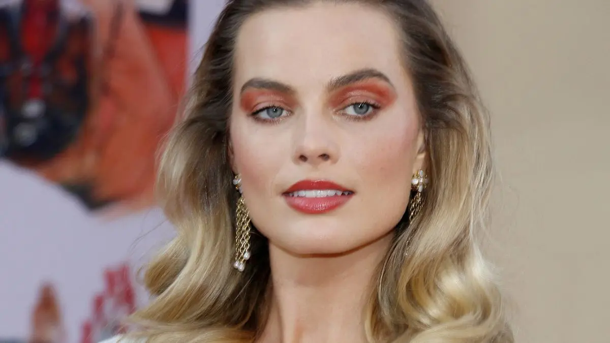 Margot Robbie Turns Up the Heat in Scorching Snakeskin Mini Dress at ‘Wuthering Heights’ Premiere
