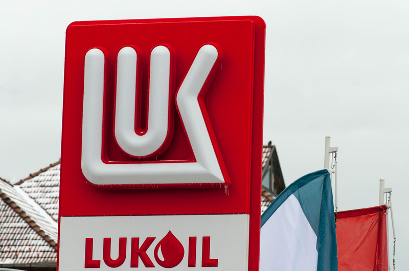 Lukoil a acceptat să vândă activele internaționale, inclusiv din România, grupului american Carlyle