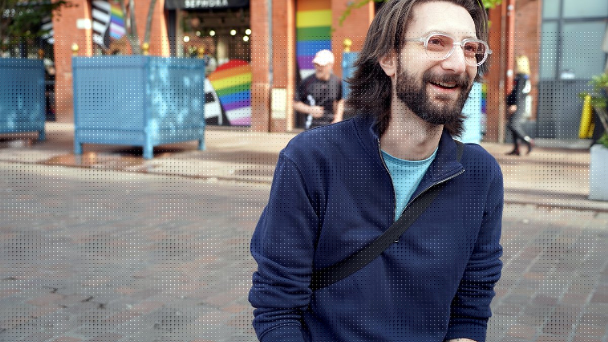 "Ton avis, j’en ai rien à f***** !" Voici ce que Pierre Nin’Hair, le sosie toulousain de Pierre Niney, a répondu à un commentaire homophobe sur Instagram