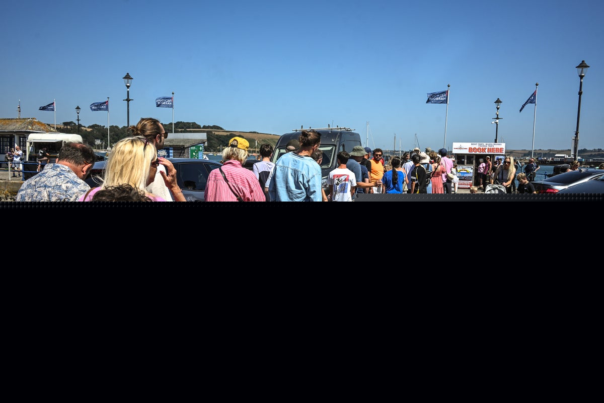Warnings issued as hundreds queue to buy solar eclipse glasses