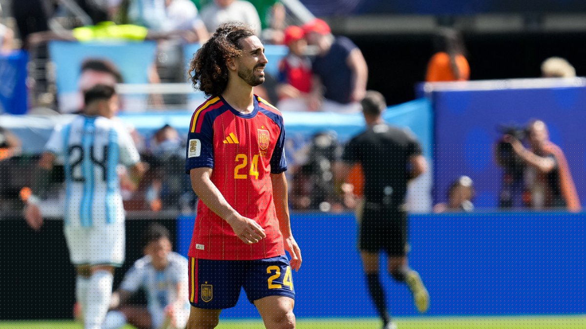 Coupe du monde 2026 : il a tenu son improbable promesse... Pourquoi cet international espagnol s'est tatoué le visage de son coach sur le bras
