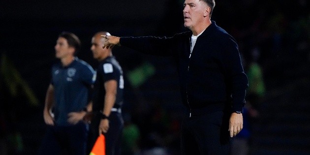 Eduardo Berizzo deja de ser técnico de León