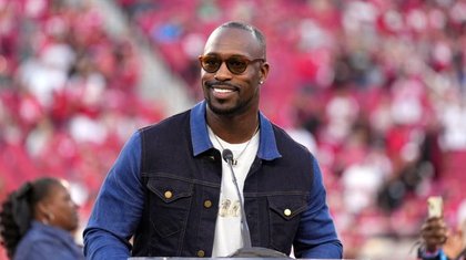 Vernon Davis arrest warrant: Ex-NFL star wanted by police for alleged attack on pregnant woman