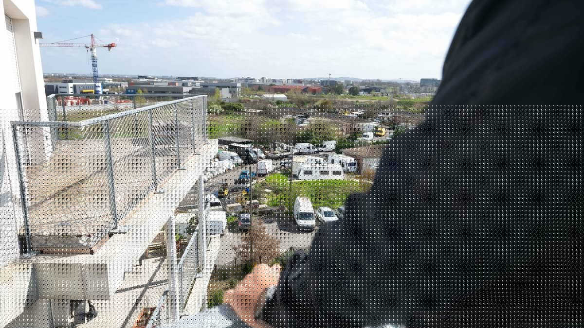 Une mère enceinte de sept mois tombe du troisième étage d'un immeuble, son mari assure qu'elle a sauté : l'homme interpellé et soupçonné de féminicide