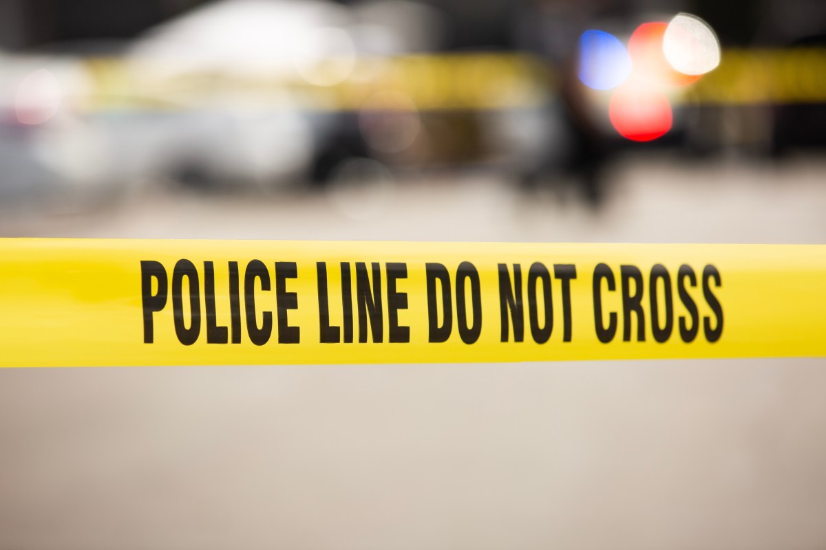 Persecución policial en Houston termina con camión estrellado en un complejo de apartamentos
