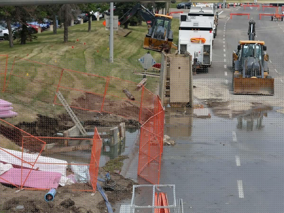 Water main break shuts down part of Macleod Trail south
