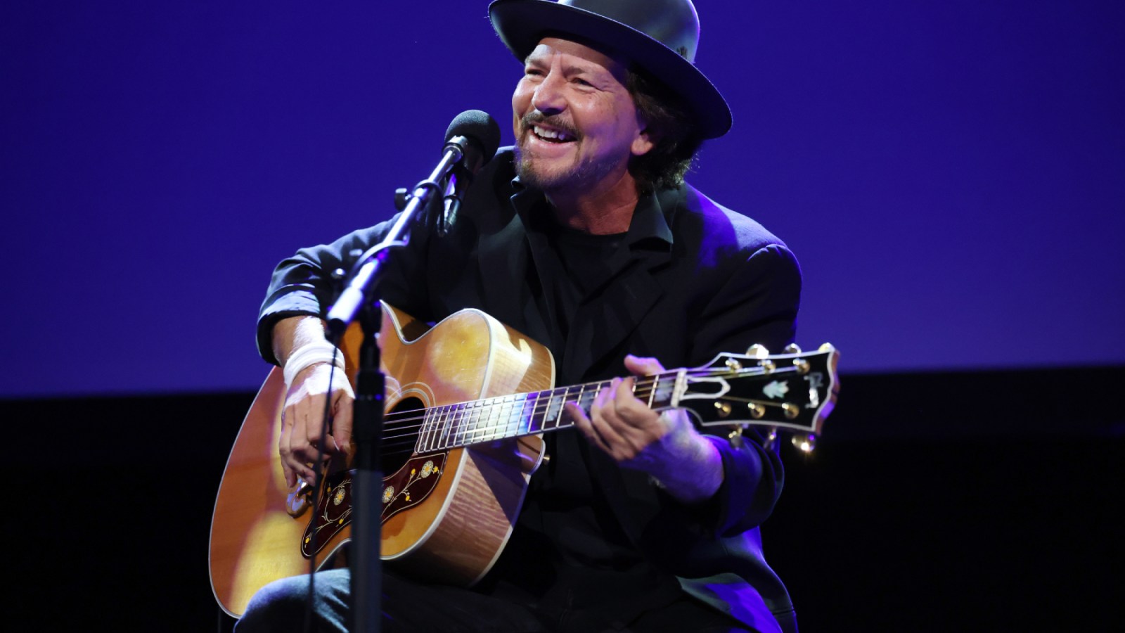 Watch Eddie Vedder Busk in Dublin in Honor of Glen Hansard