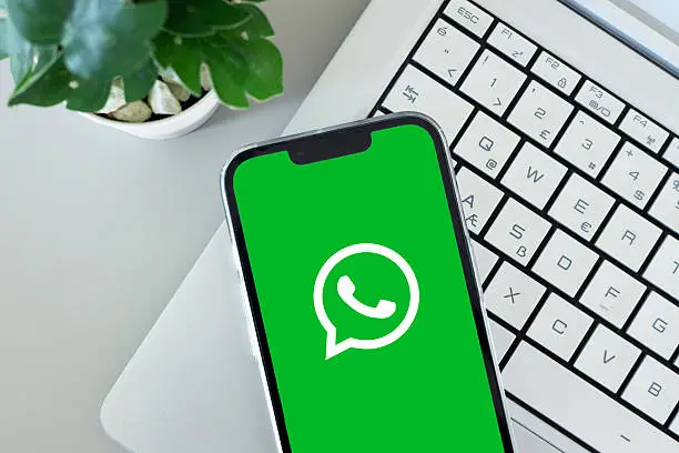 How to Introduce Yourself to a Girl on WhatsApp