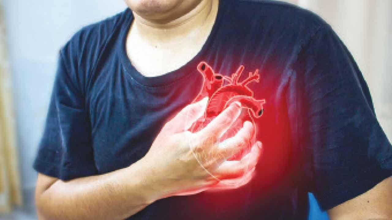 Men develop coronary heart disease years earlier than women: Study