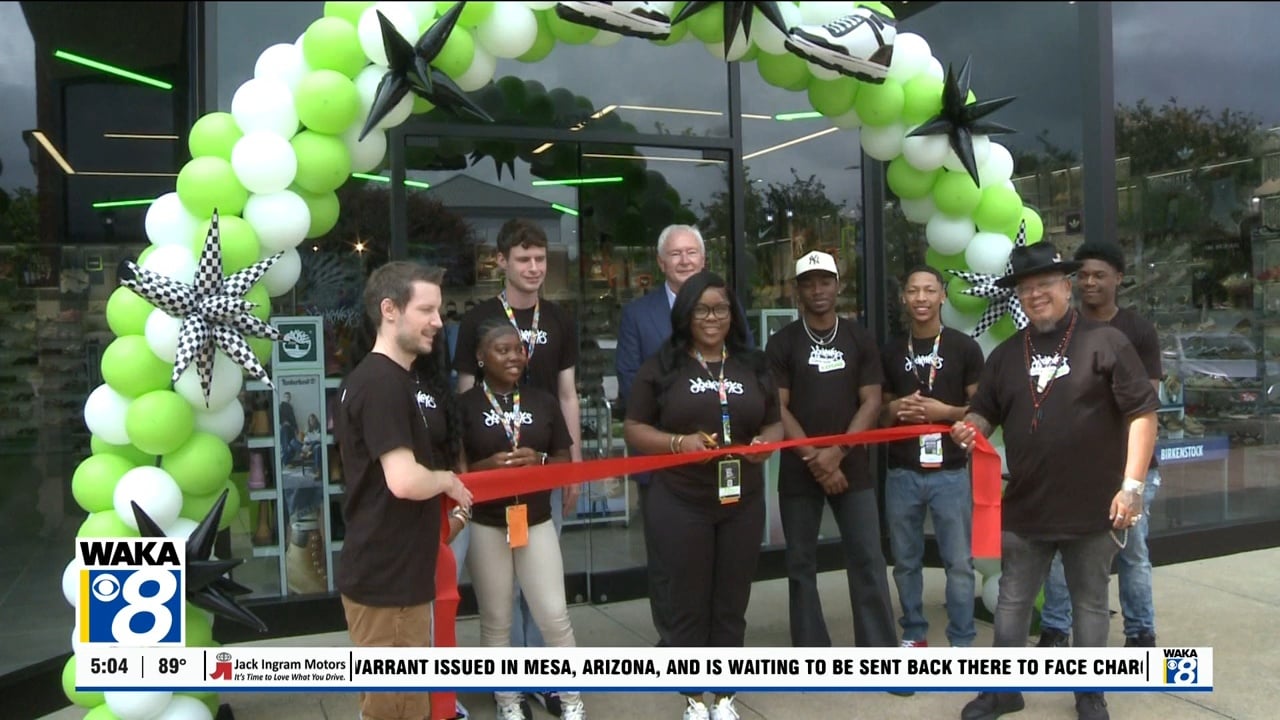 New Journeys store opens at the Shoppes at EastChase