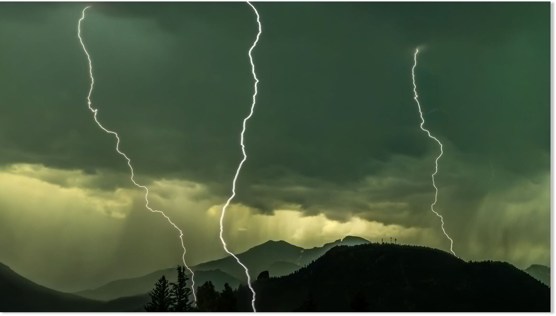 Lightning strike in Colorado kills teenage hiker, injures 4 others