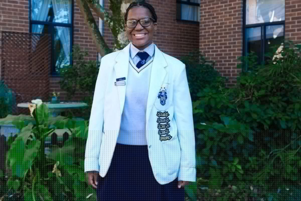 Elam Ndakisa earns White Blazer at The Wykeham Collegiate! [photos]