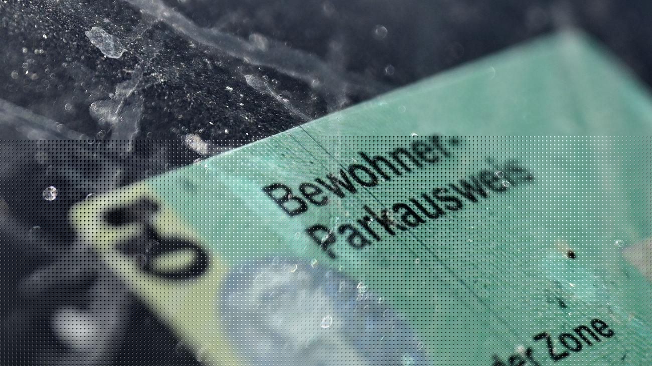 Wohnen und Auto: 182,50 Euro: Anwohnerparken kostet in Rostock am meisten