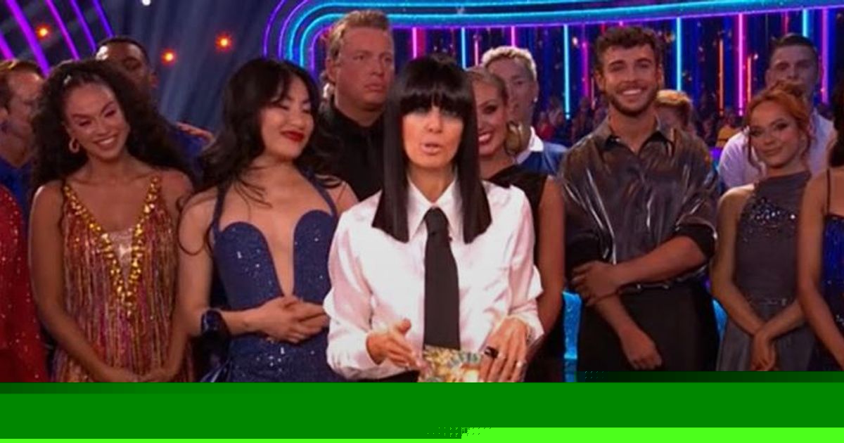 Strictly's Claudia Winkleman 'halts' show as BBC under fire for major rule change