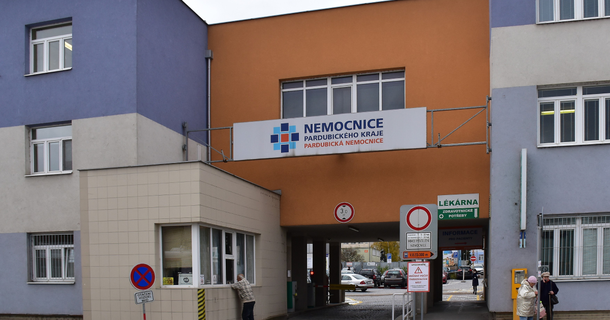 Zprávy pro Pardubický kraj: Více než 300 parkovacích míst přibyde v areálu pardubické nemocnice. Zaplatí to kraj (audio)
