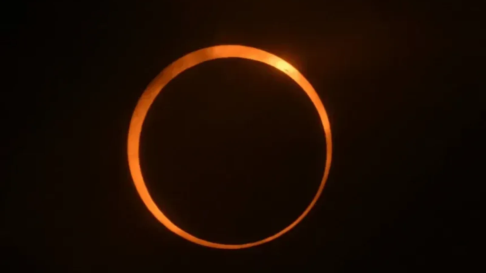 Eclipsa de Soare ar putea da peste cap rețelele electrice. O companie oferă clienților o oră de energie gratuită dacă reduc consumul