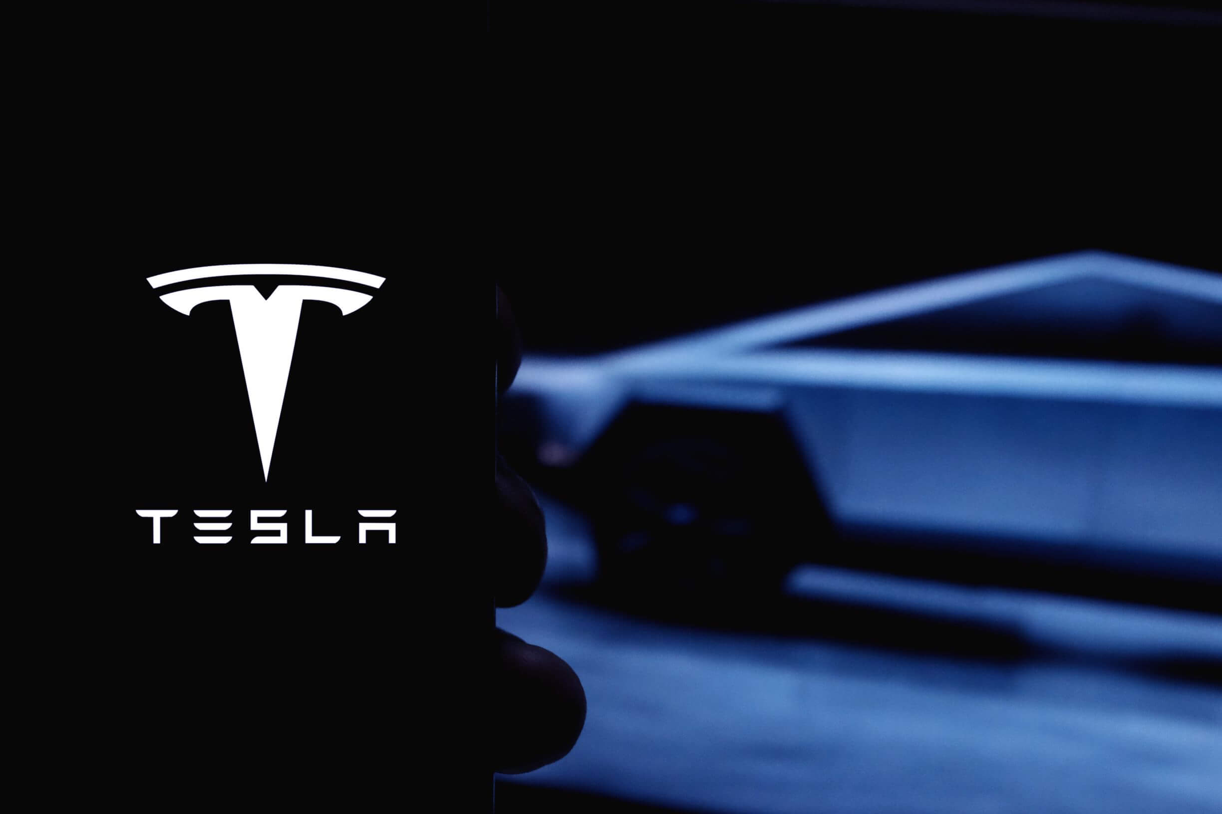 Tesla (TSLA) Stock Climbs 4% Over Five Sessions Despite Analyst Caution