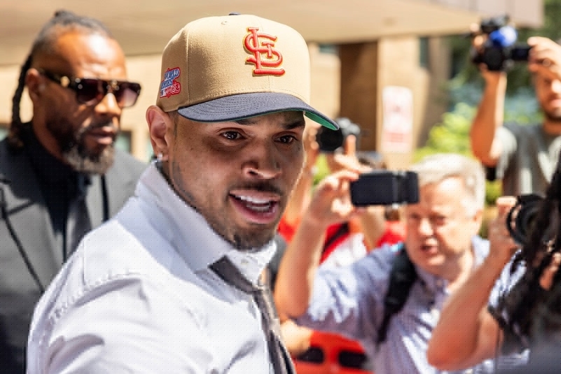US singer Chris Brown admits new affray charge, avoids UK trial
