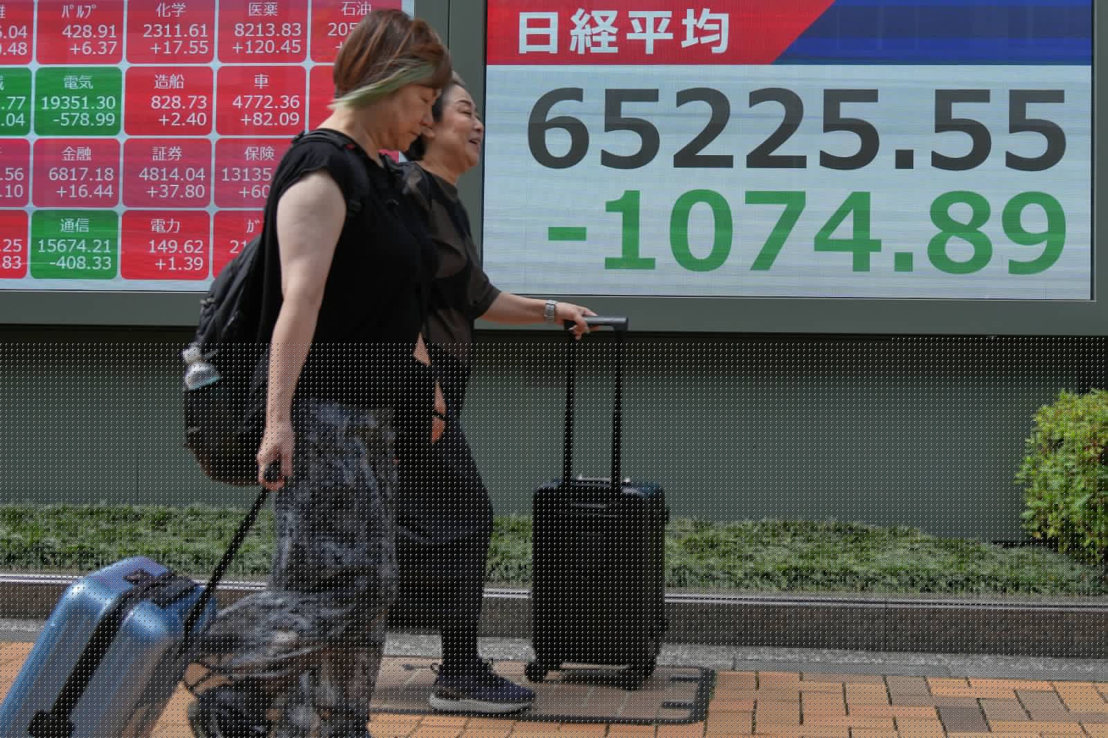 Asian shares are mostly lower as Kospi falls 4% and tech giants decline on Wall Street