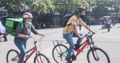 El 69.7 % de mujeres que trabajan en apps de transporte y reparto sufren violencia y precariedad laboral