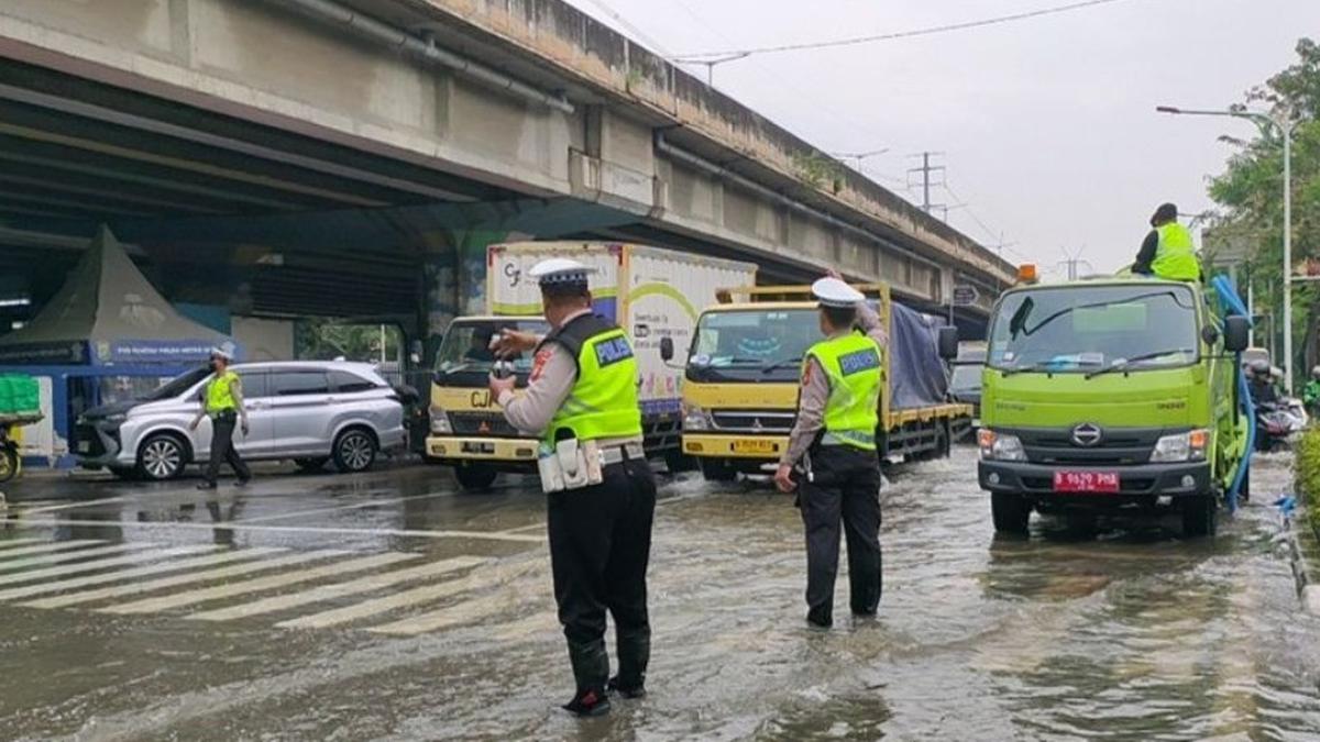 Pengaturan Lalu Lintas Tetap Berjalan Meski Gedung Bapenda DKI Terbakar
