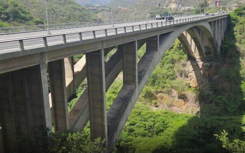 Sustituyen cuatro juntas de dilatación para reforzar la seguridad del Viaducto N° 1 de la Caracas-La Guaira
