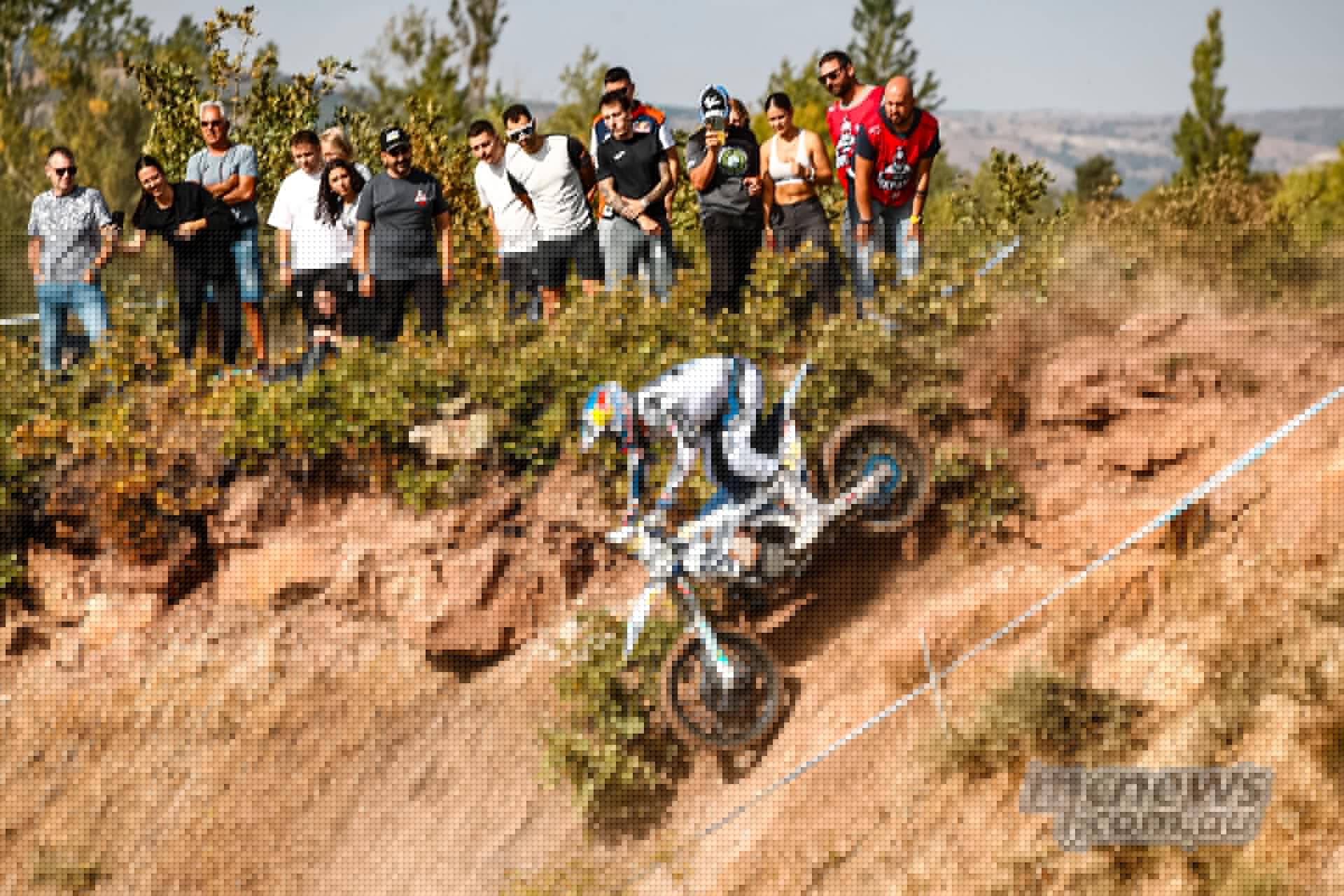 Jarvis wins Hixpania as Bolt pulls more points back on Mani