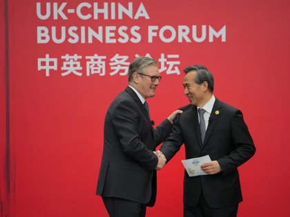 Trump says UK-China trade ‘very dangerous’ as Starmer courts Beijing
