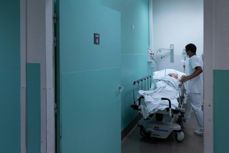 Grand âge : l'hôpital contraint de se réinventer face au défi du vieillissement