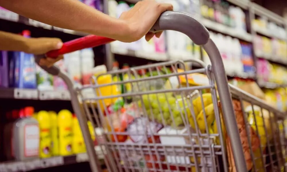 Suprataxă ascunsă de 1,5% pe alimente din cauza hoților din supermarket. Cum ajung cumpărătorii din Germania să scoată mai mulți bani din buzunar