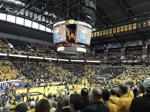 Rosenberg: Should pro basketball players get the chance to play in NCAA?
