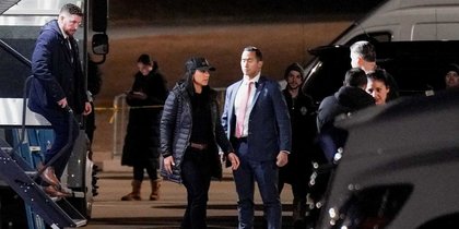 Lead 2020 election conspiracy theorist poses with Trump DOJ official after FBI search