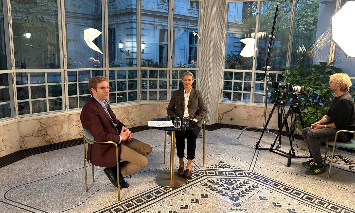 Alice Weidel a venit din nou în vizită în Ungaria; a fost primită de Viktor Orbán în Parlament