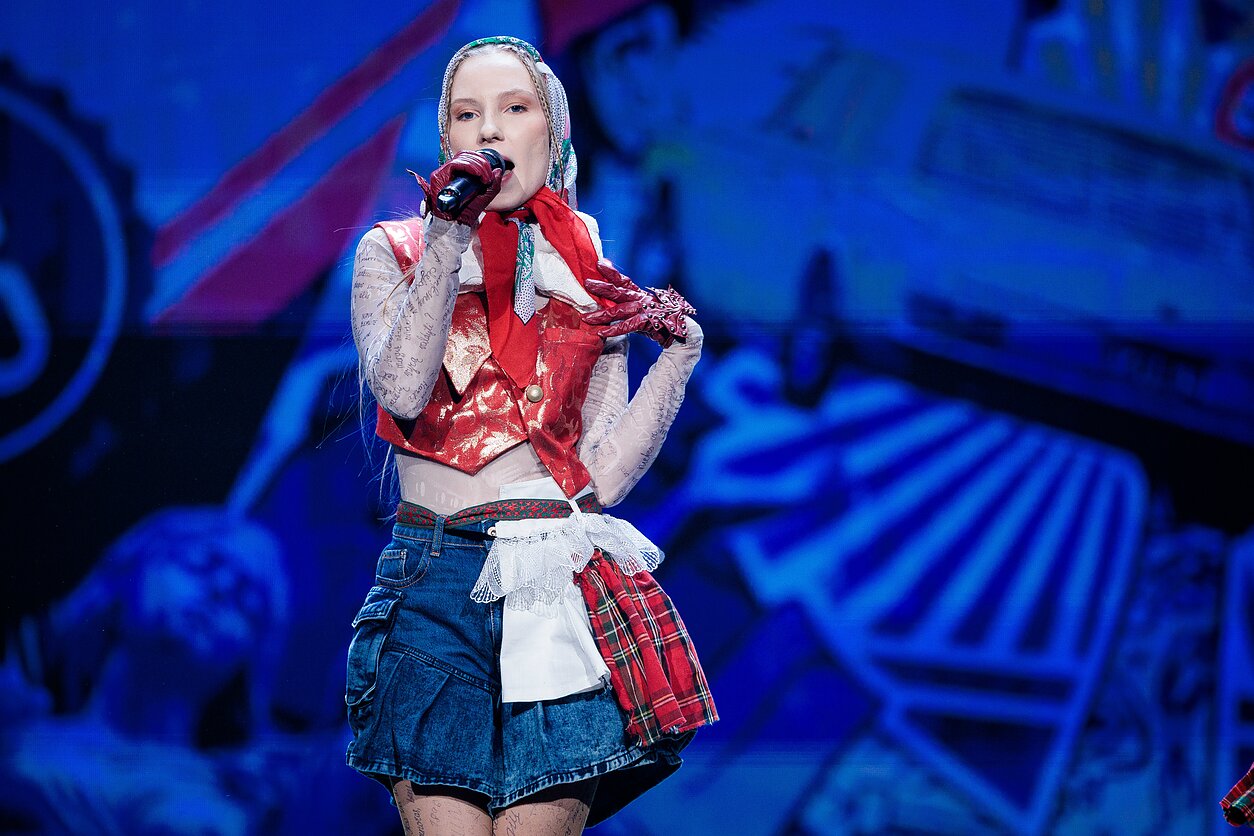 Studentė su skara: 5 faktai apie EUROVIZIJA.LT finalininkę Rug!lę