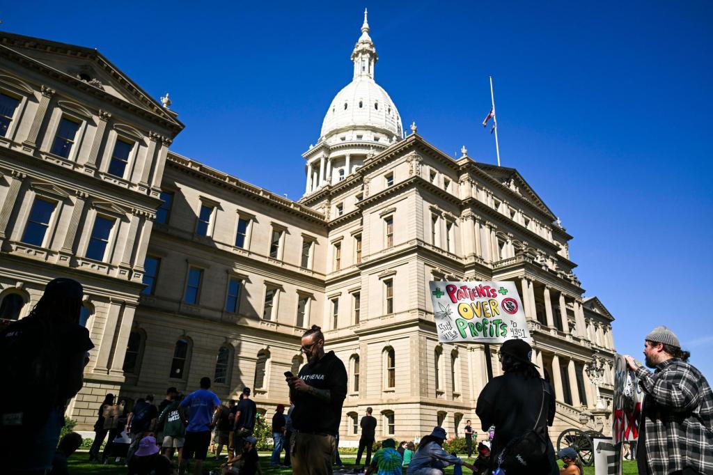 Budget passes through Michigan House, Senate