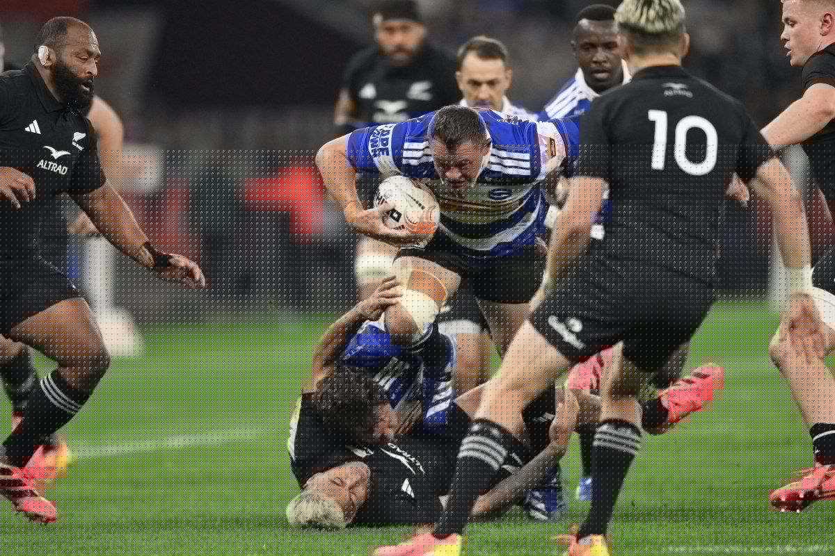Disjointed All Blacks survive Stormers scare