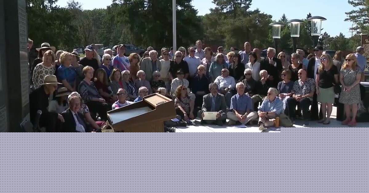 Holocaust survivors, victims honored in annual tradition