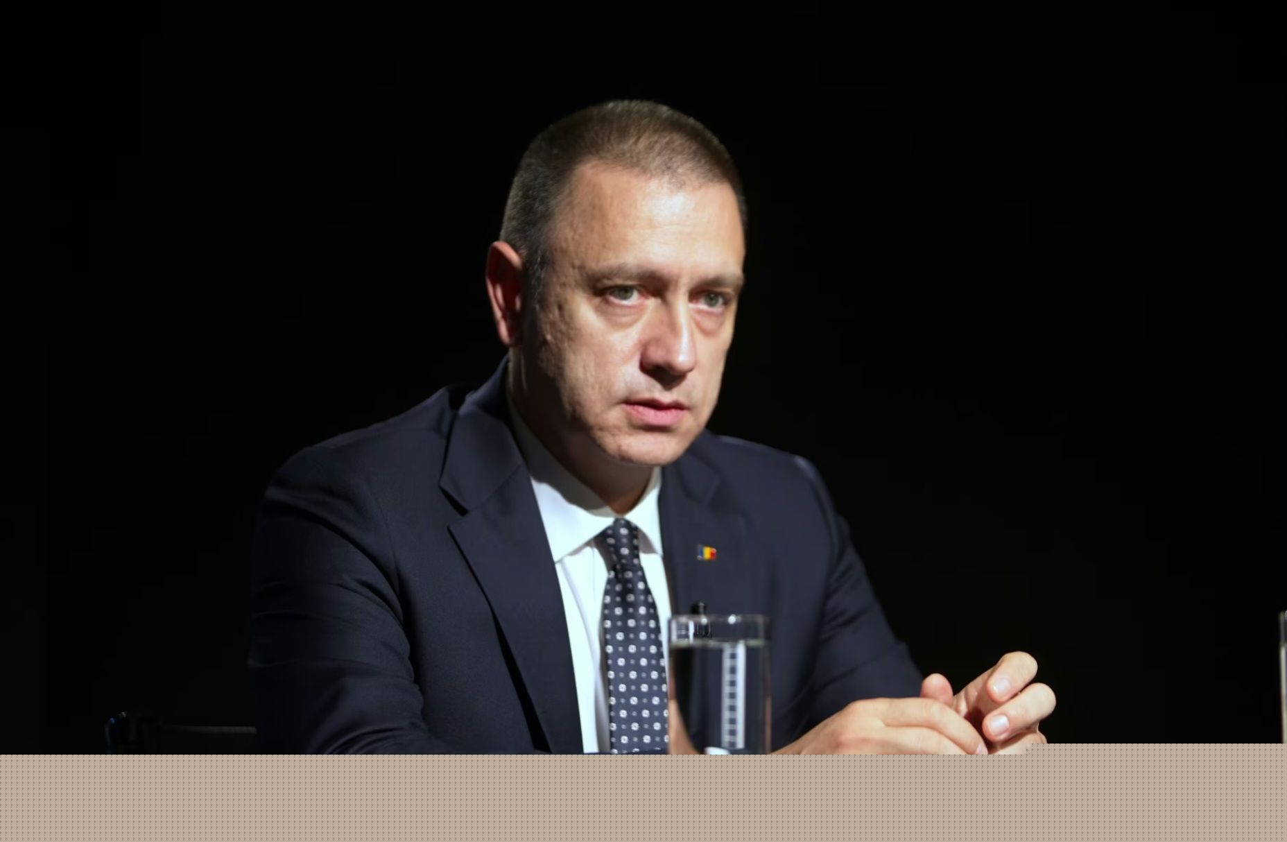 Mihai Fifor(PSD): Pentru Fritz zis „800 de milioane de euro”. Pentru toți cei mufați la banul public. Nu pentru România