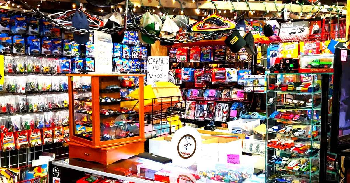 The Massive Flea Market In Rhode Island Where Bargain Hunters Score Outrageously Good Deals