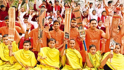 Sporting tilak & dhoti-kurta, Vedic scholars from Varanasi Sanskrit colleges give cricket a shot
