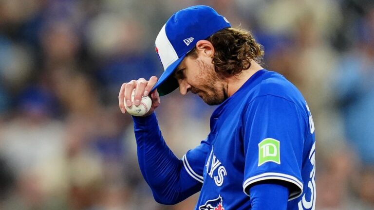Report: Kevin Gausman says Blue Jays ‘not nearly as close-knit’ as 2025