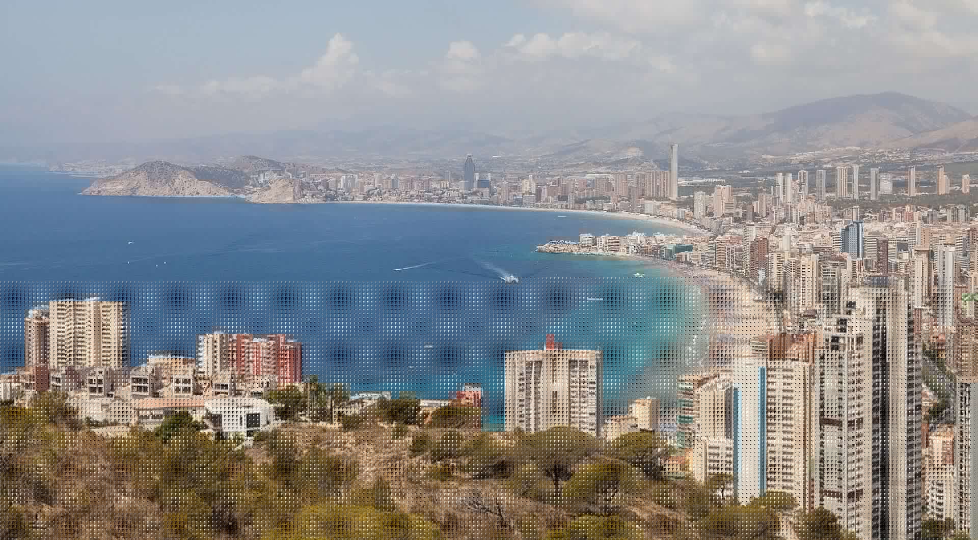 Un vuelo de parasailing termina en tragedia con la muerte de una turista británica en Benidorm