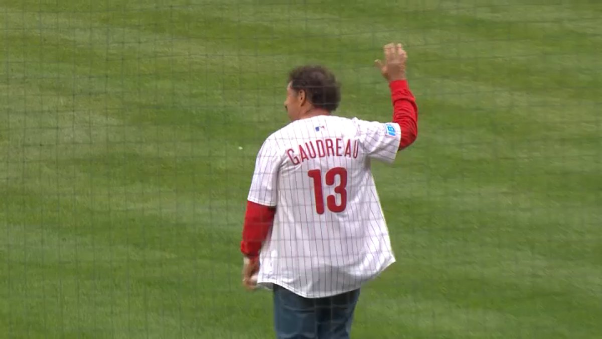 Father of Gaudreau brothers throws out 1st pitch ahead of family 5K run event