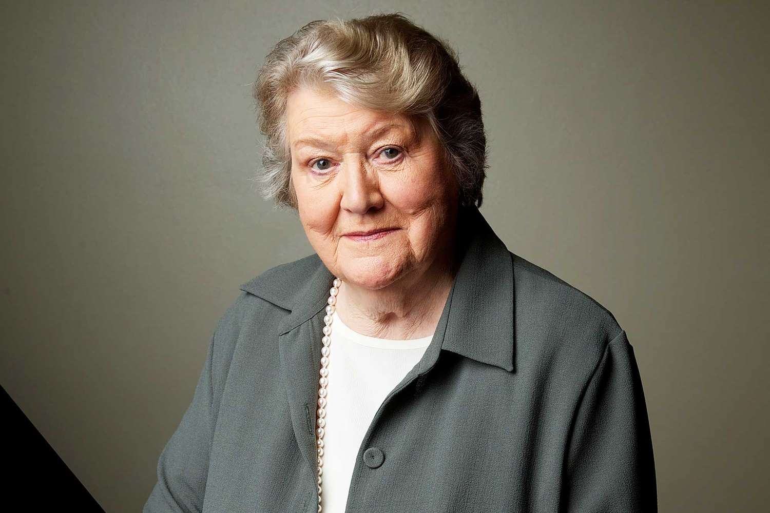 Patricia Routledge, acclaimed stage performer and “Keeping Up Appearances” star, dies at 96