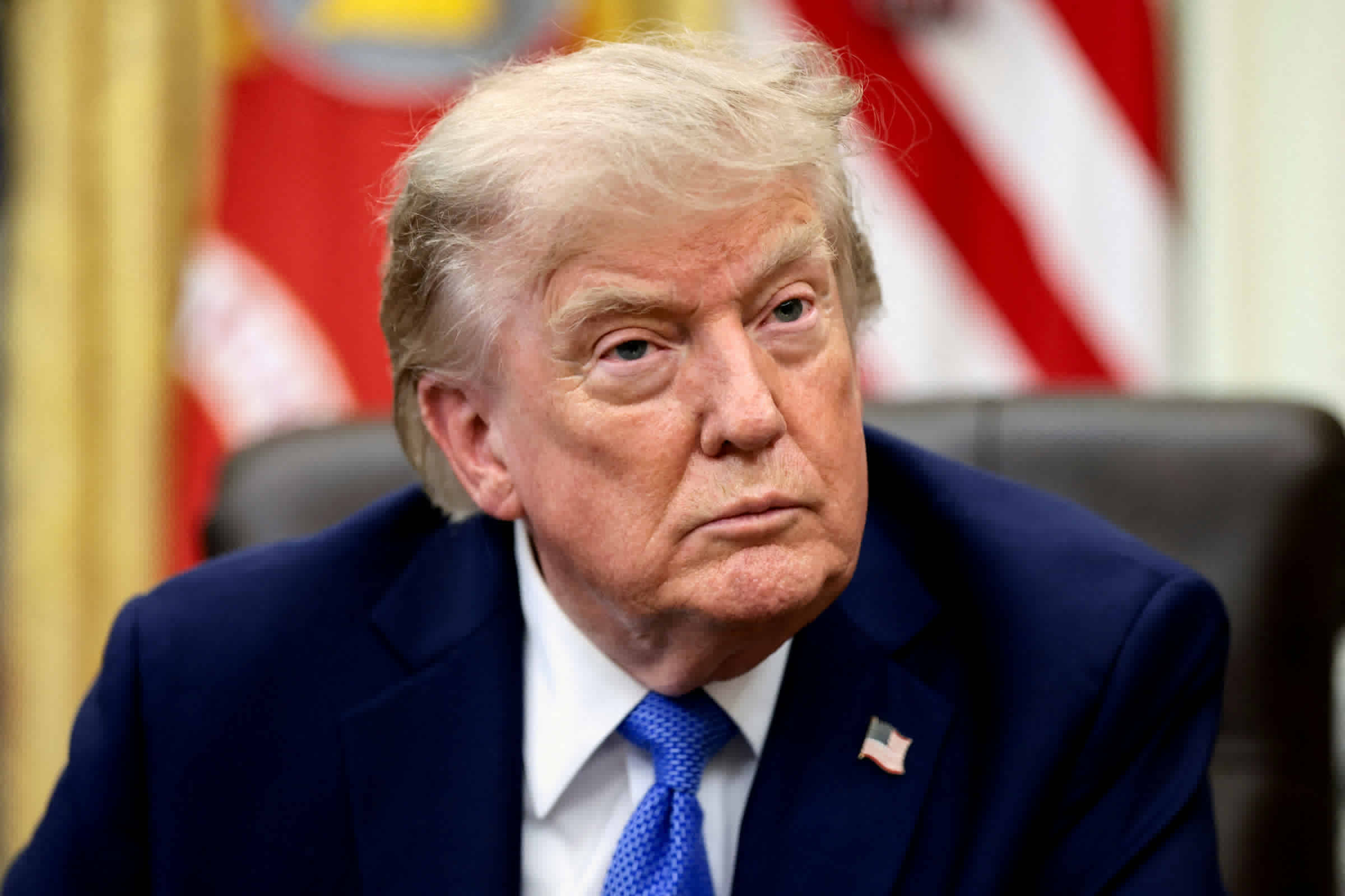 Entidades de direitos civis processam Trump por medidas contra cidadania por nascimento