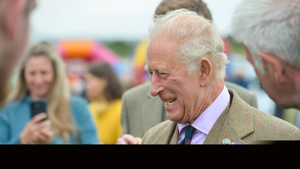 Prince Harry and Meghan Markle 'considering public apology' to end King Charles feud