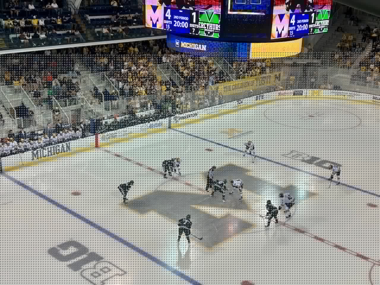 Michigan hockey wins season opener in blowout fashion