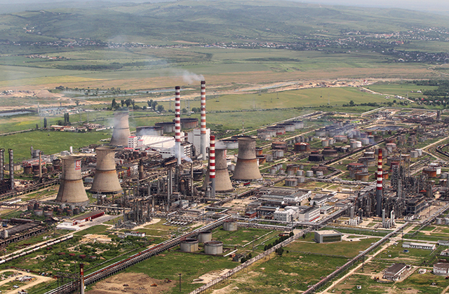 Lukoil ajunge la un acord cu colosul american Carlyle pentru vânzarea operaţiunilor internaţionale. Dacă se semnează, Carlyle, deja al treilea producător de gaze din România, devine un jucător semnificativ în piaţa petrolieră